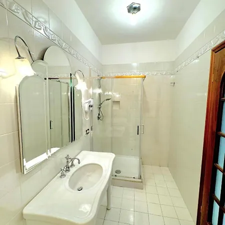 Guest house Holiday Guest House Roma 4*