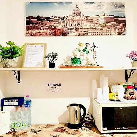 Holiday Guest House Roma Maison d'hôtes 4*