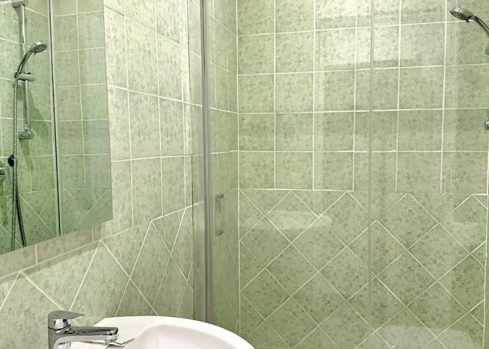 Holiday Guest House Roma 게스트하우스 4*